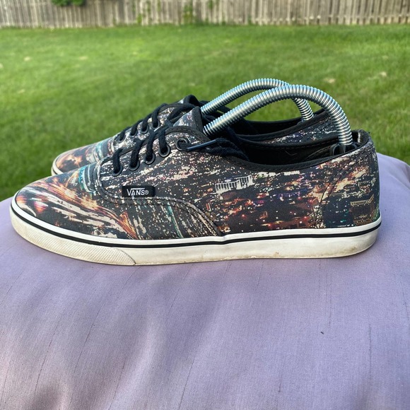 Vans Lo Graffiti City Lights Men's size 6/ Women's size 7.5 Skate Shoes T375 - Picture 3 of 9
